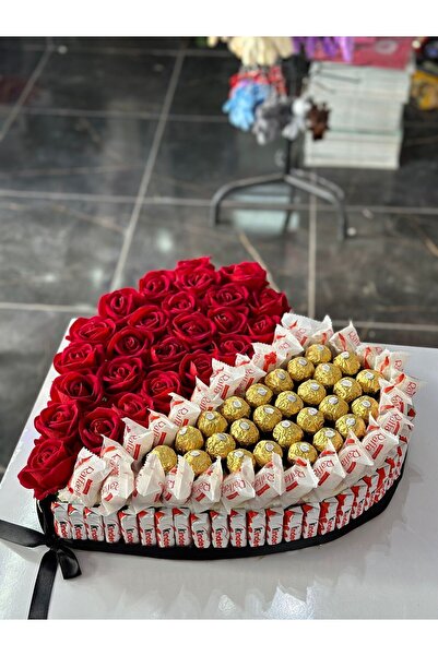 ozbience Lüx çikolatalı güllü hediye kutusu, sevgi dolu özel anlar için mükemmel