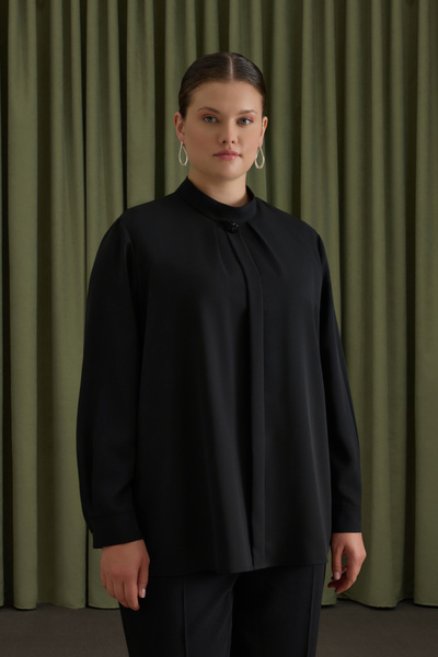 Aker Siyah Yakası Pili ve Boncuk Detaylı Bluz