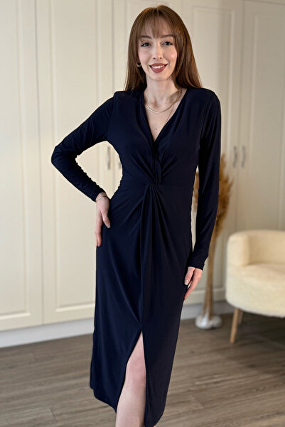 Dilay Gökoğlu Butik Μπλε ναυτικό φόρεμα με V-λαιμόκοψη, μίντι μήκος και σκίσι...