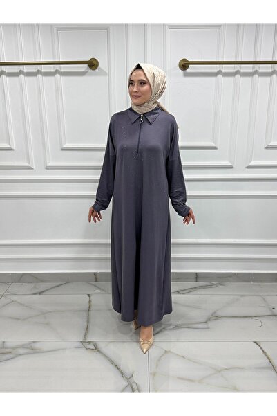 MODA 8654 İKİ İPLİK KUMAŞ TAŞ DETAYLI YARIM FERMUARLI BOYDAN DÜZ ELBİSE FÜME