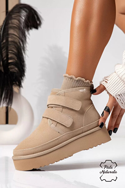 Zaira Γυναικείες κοντές μπότες τύπου Ug με γούνινη επένδυση από μπεζ σουέτ δέ...