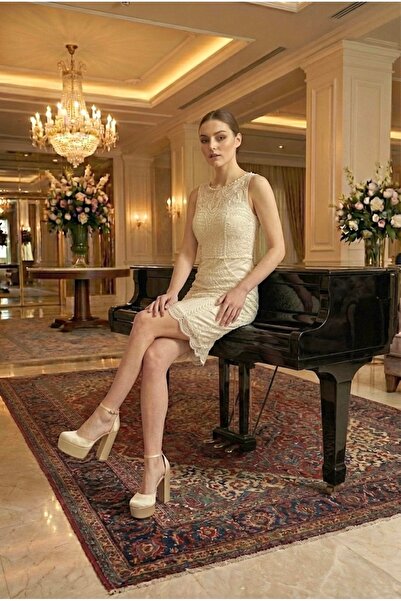 E&L Company 16,5cm Ekru Saten. Önü arkası kapalı. Muazzam işçilik