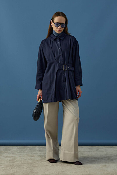 Kübra Yiğit قميص بإبزيم