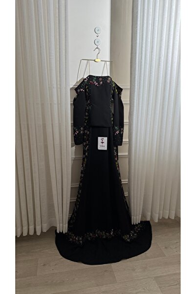 Onila Black dress with roses and sleeves