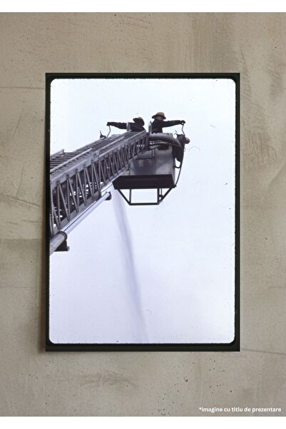 VreauPoster Poster A4 Pompieri în Acțiune, Intervenție Apă, Tablou Eroi Misiu...