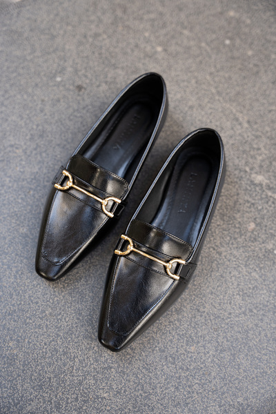 LAMİNTA Tossy Black Women's Loafer with Gold Accessories