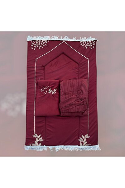 FABRIC سجادة صلاة بلون خمري راقي مع طقم شامل بخامة ناعمة وتطريز بسيط يمنح مظه...