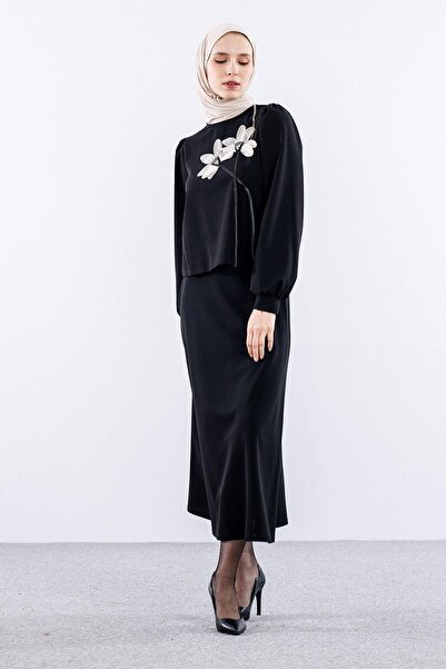 ribana طقم نسائي مكون من سويت شيرت من القماش المنسوج موسمي مع إكسسوارات زهور وتنورة سكوبا بخصر مطاطي