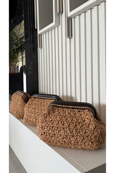 WOMANBAG حقيبة كلاتش مصنوعة يدويًا من الجلد بثلاثة ألوان: بني غامق، أسود، أسم...