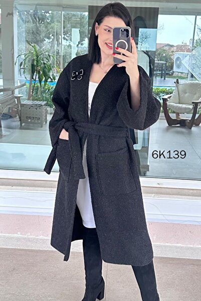 İnce Topuk Belden Tied Brooched Coat 6K139