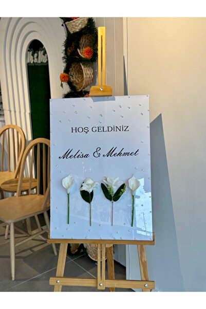 Çiçek Çiçekler ve Baskı ile Karşılama Panosu, İnci ve Taşlar ile Süslenmiş