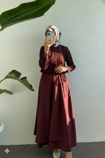 CNG MODA تنورة من قماش السكوبا مع ربطة عنق