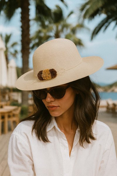 Katia&Bony Woman's beige straw hat with pompon accessory
