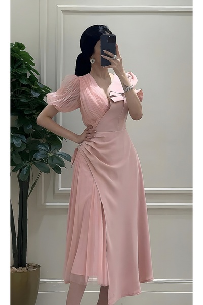 berlanty فستان سهرة ميديم (Midi) شيفون وتول مطوي بياقة V عميقة - لون أحمر خمري راقٍ