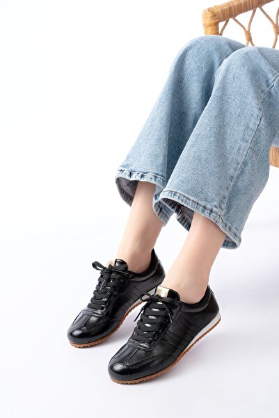 Zerenyus Zri̇nm-1009 Premium Black Patent Leather Lace-Up Women's Sneaker