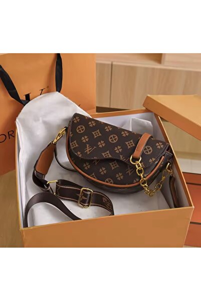 Ch حقيبة كتف هلالية عصرية بنقش المونوغرام الكلاسيكي