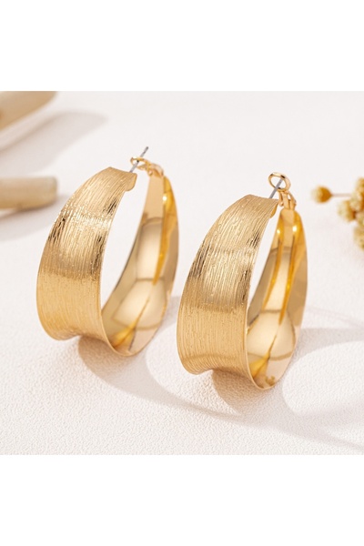 Choice زوج من الأقراط النسائية بلون ذهبي، تصميم بسيط وأنيق بلمسة نهائية مصقول...