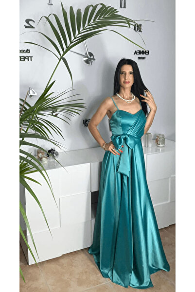 OEMN Elegant dress made of premium satin – Design with adjustable straps, ple...