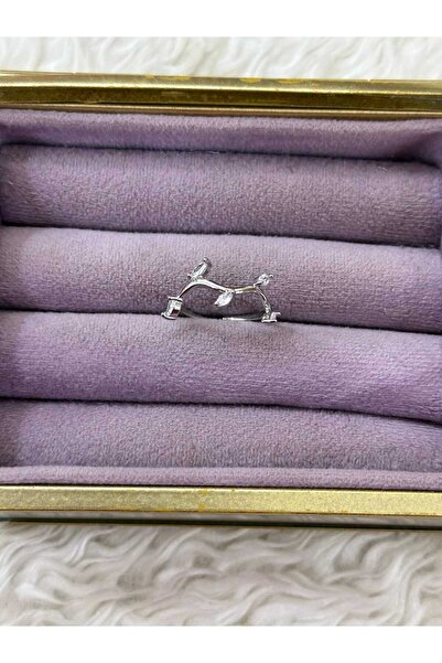 BY YASİN TOPÇU ✨   خاتم أنيق بتفاصيل حجرية دقيقة وفروع رفيعة