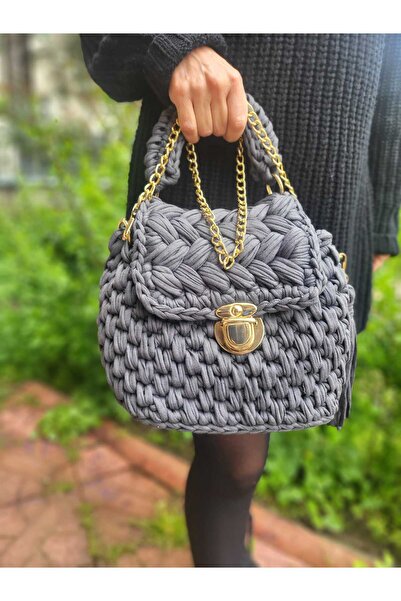 Produse.Top Geanta dama gri crosetata accesorizata cu ciucurei bareta din lan...