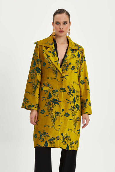 SERPİL Kadın Çiçek Desenli Kaban - Geniş Yaka Detaylı, Zarif ve Modern Tasarım