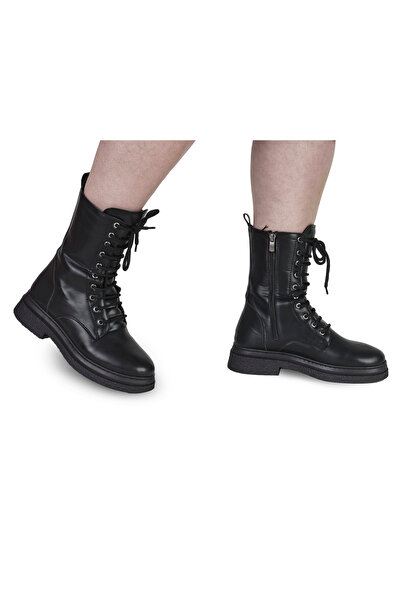 Ayalbuzenne siyah cilt uzun yüzü düz postal bot