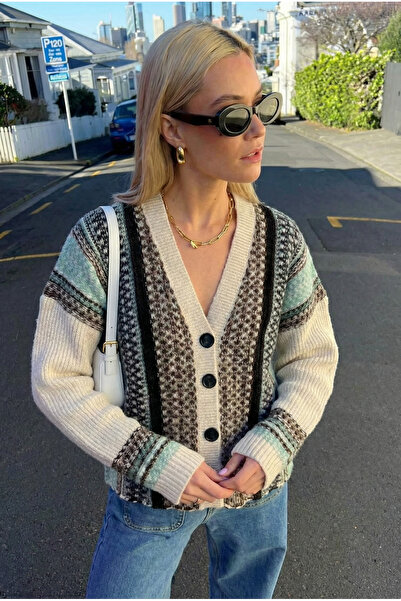 FEMELLE Women's Buttoned Short Knitted Woolen Sweater Cardigan