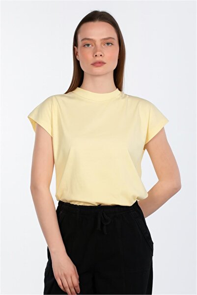 BARRELS AND OIL Women's short sleeve basic t-shirt - yellow