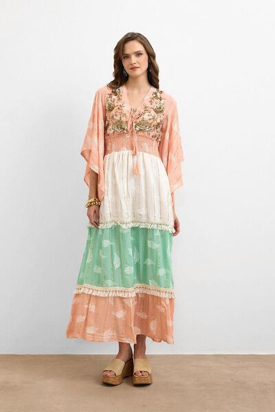 Ranasubaşı فستان طويل على الطراز الهندي التقليدي باللون الوردي