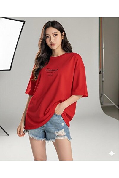 BY CAESAR تيشيرت نسائي مطبوع عليه ألف وحصيلة من الكلمات