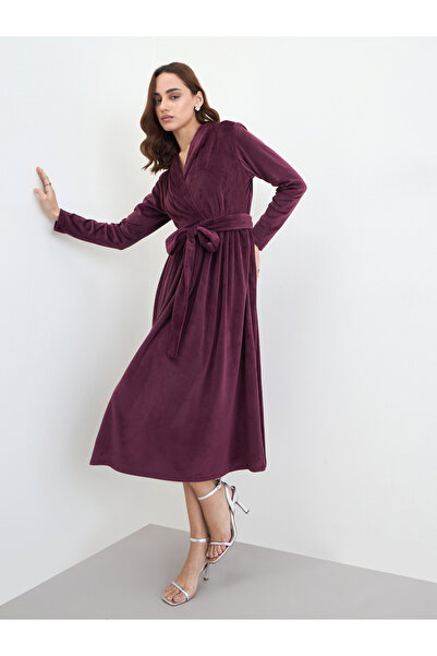 Styli فستان ميدي بتصميم A-Line بلون الماجنتا المخملي