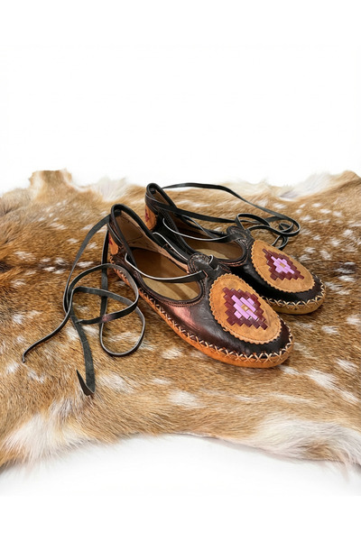 Taşhan Çarşı Hakiki Manda Derisi El Yapımı Nakışlı Yemeni - Acı Kahve Etnik Bağcıklı Babet Ayakkabı