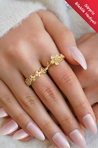 The Collection In Row Daisy and Zircon Stone Daisy Vip Gold Ring Set