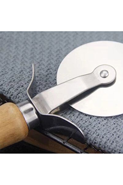 Marsilyan Ieg. ™   Wooden handle pizza cutter