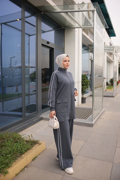 Wovi Women's Hijab Tracksuit Set with Zippered Pocket Detail