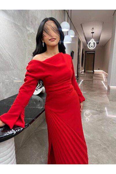 Roz Red dress with ruffled sleeves