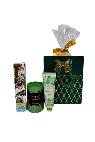 velve Pachet Secret Santa, cu lumanare parfumata, Parfum dama Vivian Grey 10m...