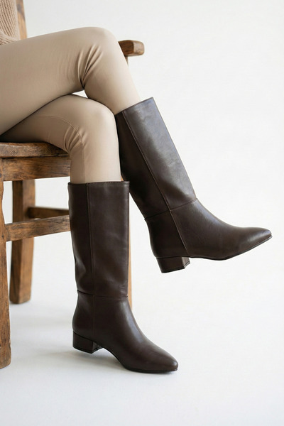 TrendyAnka Women's Brown Leather Fur Lined 3 cm Heeled Daily Below-Knee Pointed Toe Bitter Brown Boots