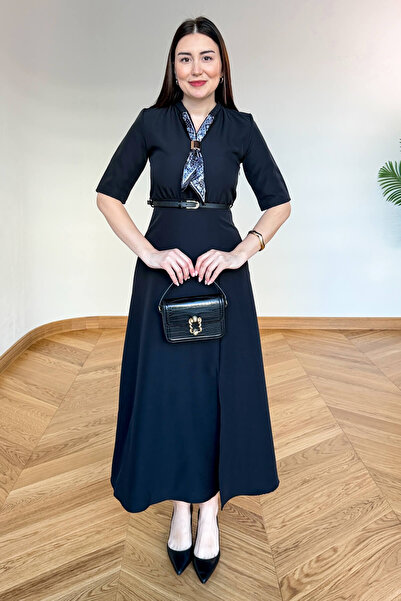 Cappmoda ELB-01838 Siyah Fular Yaka Kemerli Elbise