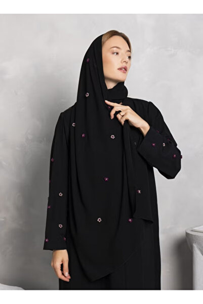 Nikias عباية من قماش الكريب الناعم مزينة بتطريزات أنيقة على الأكمام