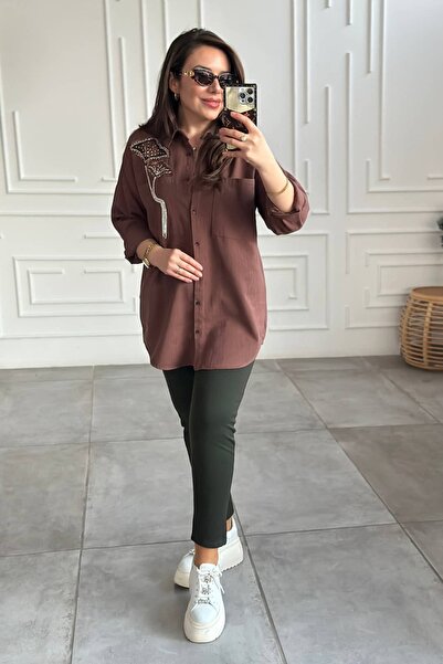 Yağmur Butik Cămașă cu broderie de mărgele de piatră și flori pe buzunar