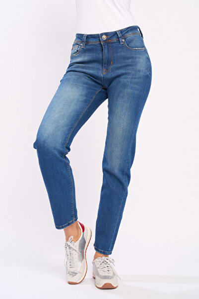 Lee Cooper Women's girlfriend jeans, slightly faded