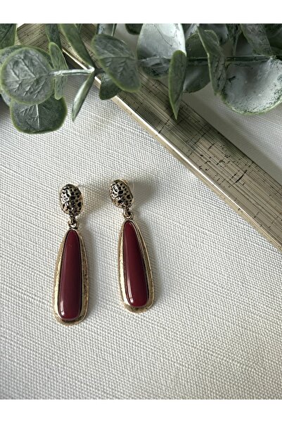 Lavin Accessoriess أقراط كلاسيكية بتفاصيل حجرية بلون أحمر داكن