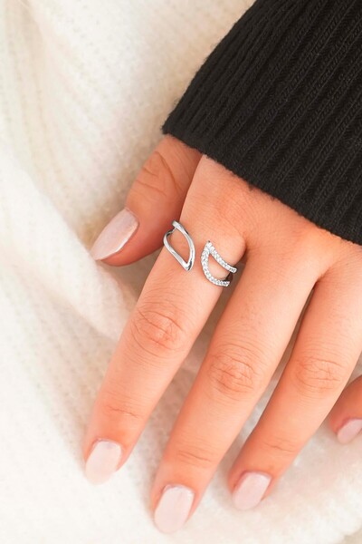 TREND COLLECTİON Işıltılı Zirkon Taşlı Gümüş Sade-Şık Kadın Kombin Yüzük