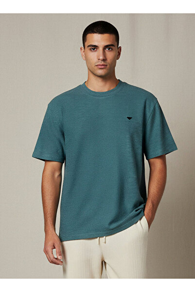 Lee Cooper تيشيرت رجالي بقصة عادية، ياقة دائرية، أكمام قصيرة، بنقشة مميزة