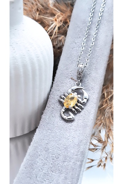 Serenity قلادة فولاذية مع رموز الأبراج الفلكية