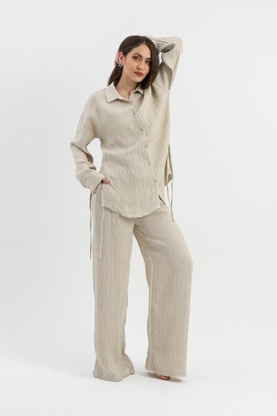 VELİZADE قميص كونفور موديل قصة فضفاضة من قماش الفيسكوز ذو اللون البيج ذو الأر...