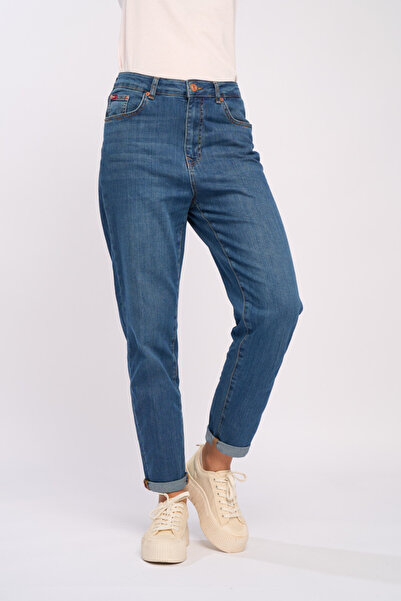 Lee Cooper Women's mom fit jeans with a slightly faded look