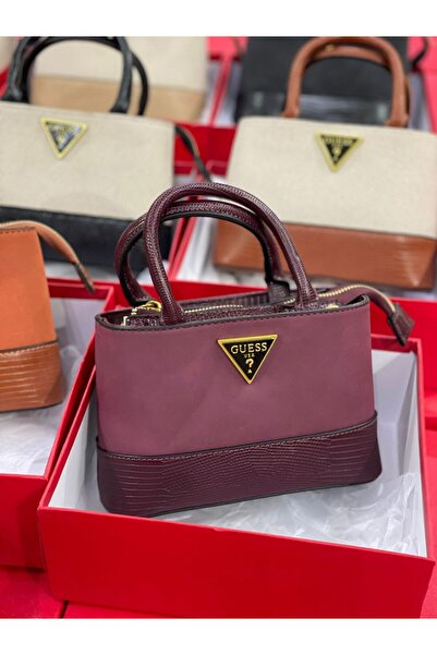 Generic A luxurious, deep burgundy mini bag with elegant leather details. The perfect choice to showcase your style at special occasions.