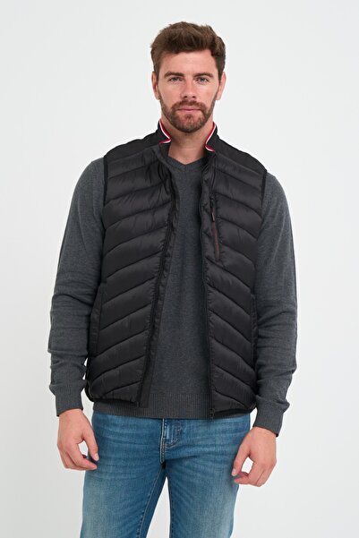 Lee Cooper Men's vest with pockets and logo details
